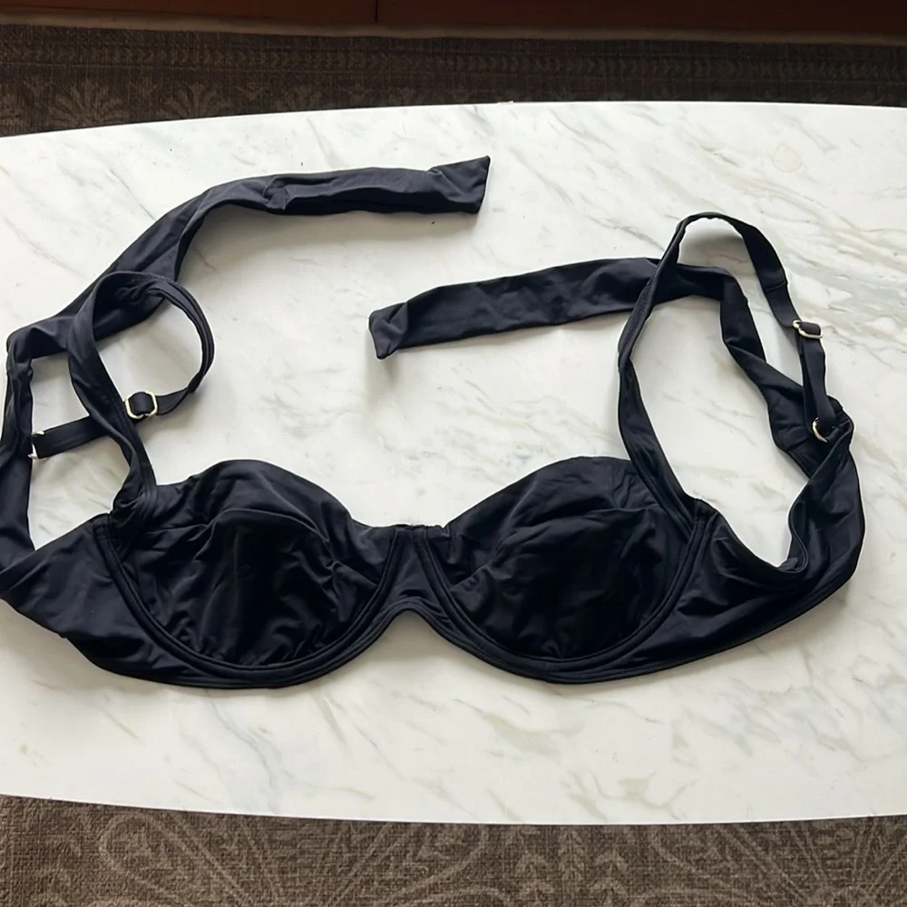 Monday Swimwear Black Underwire Bikini Top